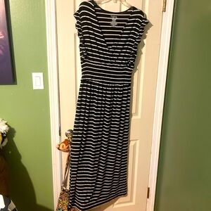 Time & Tru black and white striped maxi dress size large 12 - 14 stretch rayon